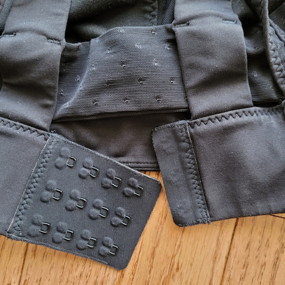 Lululemon Oxygen Mesh Polka Dotted Black Strappy Sports Bra High Support - Picture 6 of 8